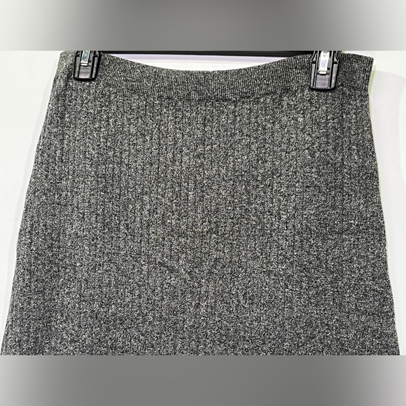 FREE PEOPLE Gray ribbed midi knit  skirt size L. - Picture 4 of 10